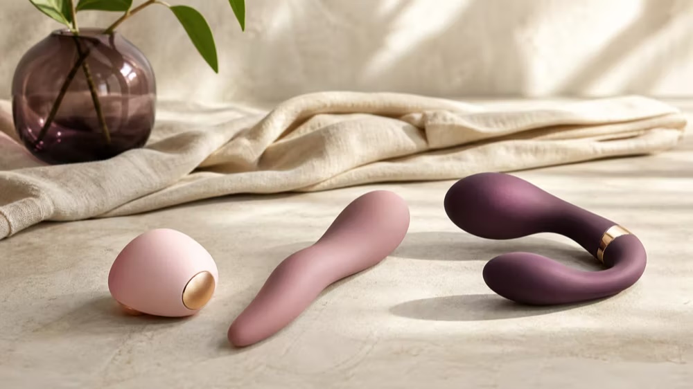 Pleasure products arranged to suggest focused and blended stimulation